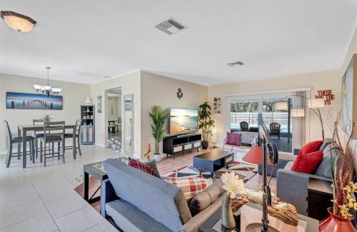 Crystal River House | Heated pool 3 mins Sister Spring