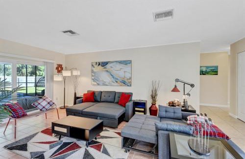 Crystal River House | Heated pool 3 mins Sister Spring