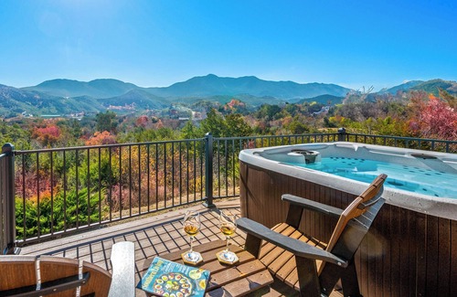 Sevierville Cabin | Heated pool, 360 view yurt near shopping!