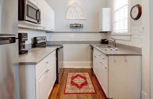 Eastside Apartment | Heated Pool Access | 5*Clean | Flex Cancelation