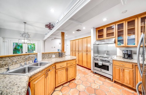Lake Ida Shores House | Heated Pool! Close To Beach+Avenue! Quaint Style!