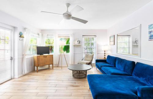Siesta Key House | Heated Pool, Dock, on Lagoon, Turtle Beach 1 mile and Crescent Beach 2 miles, 1bdr