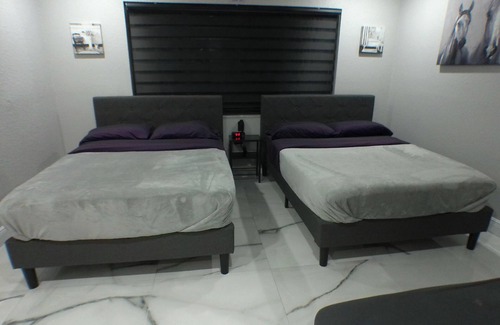 Kendale Lakes Bed & Breakfast | Heated Pool & Full House.
