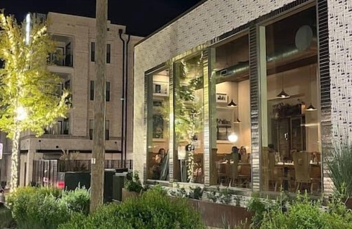 Kessler House | Heated Pool, Hot tub, Outdoor Oasis! Bishop Arts