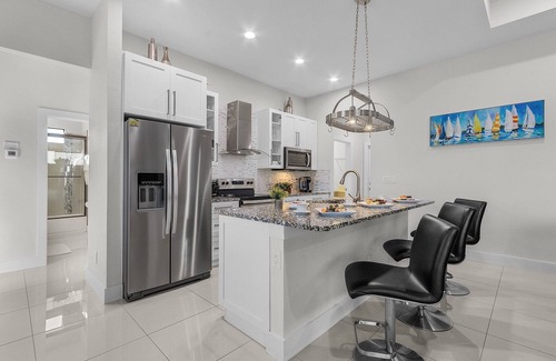 Trafalgar House | Heated Pool, Kayaks & Bicycles - Villa Endless Sunshine - Roelens