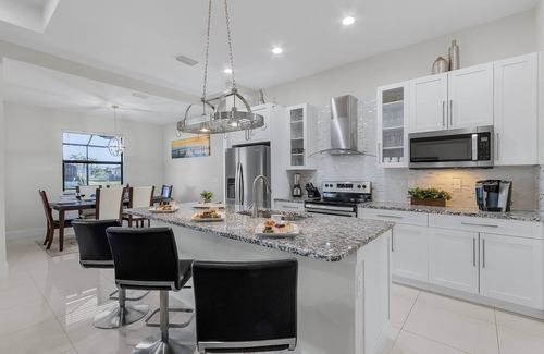 Trafalgar House | Heated Pool, Kayaks & Bicycles - Villa Endless Sunshine - Roelens