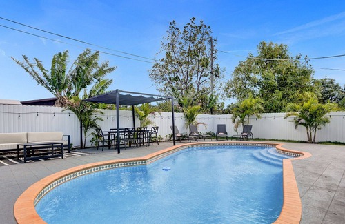 Ives Estates House | Heated Pool, Pool table, Fire pit, Stadium Home