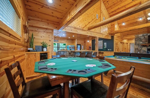 Broken Bow Cabin | Heated Pool | Secluded | Dog Friendly | Hot Tub