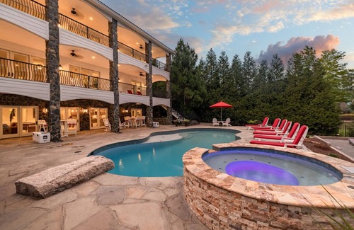 Littleton House | Heated pool & spa/fire-pit, golf range, new 200hp tritoon boat and more.