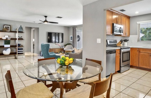 Central Oakland Park House | Heated Pool! Walk to Brewery & Restaurants!