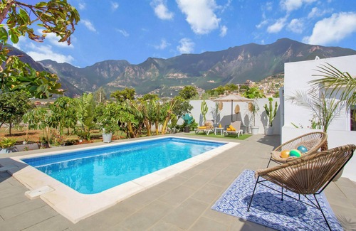 Arafo House | Heated private pool
