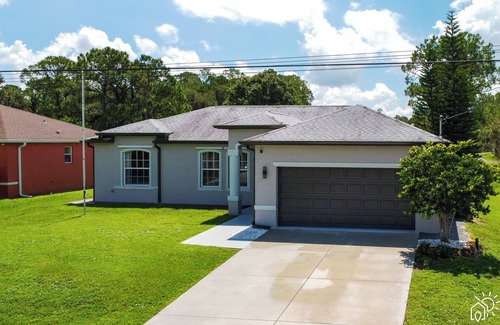 North Port House | Heated SALT Pool - 3bd - Sunny