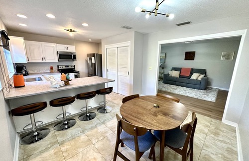 Oakford Park House | Heated & Screened Pool House in Midtown Tampa