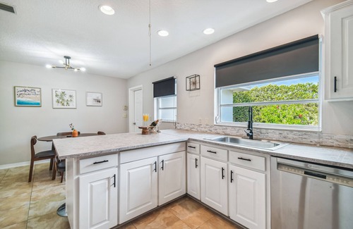 Oakford Park House | Heated & Screened Pool House in Midtown Tampa