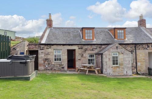 Bamburgh House | Heather Cottages - Grey Seal