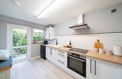 Perth Cottage | Heatherwood Cottage - Central Scone