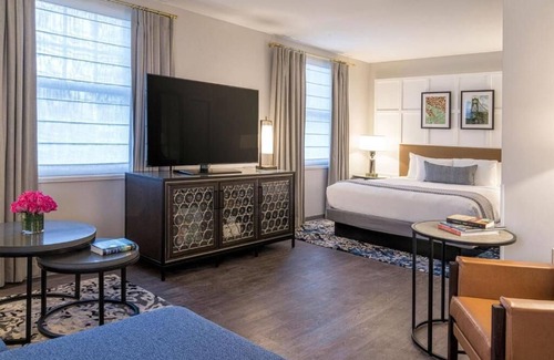 Downtown Portland Hotel | Heathman Hotel, 2 Studio Suites with Gym Access, Minutes from PSU & Museums