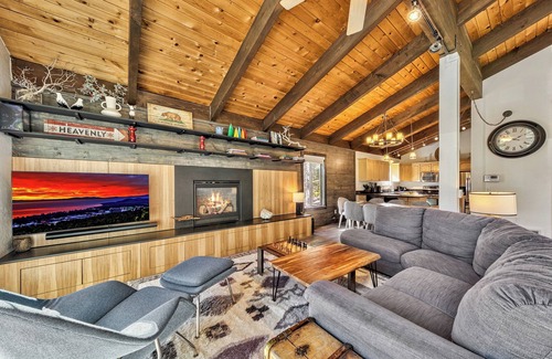 South Lake Tahoe Ski Chalet | Heavenly Horizon Chalet dog friendly