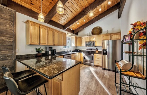 South Lake Tahoe Ski Chalet | Heavenly Horizon Chalet dog friendly