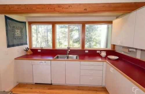 Florence House | Heceta Beach - Bright and Beautiful Family Retreat