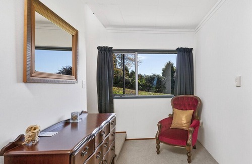 Acacia Bay Cottage | Heights Haven - Acacia Bay Holiday Home