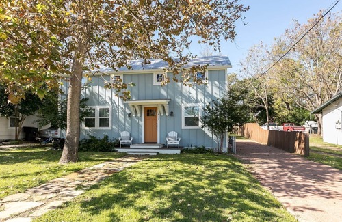 Fredericksburg House | Heiser Haus I Terrific for 2 Couples | 3.5 Blocks to Main St.