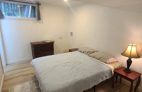 Bracebridge Apartment | Hello Muskoka! 1 Private Bedroom, Queen Bed - 1 Private Bathroom - Entire Space