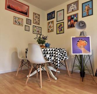Mirow Apartment | Hello Warsaw! Calm Artistic City Center Apartment