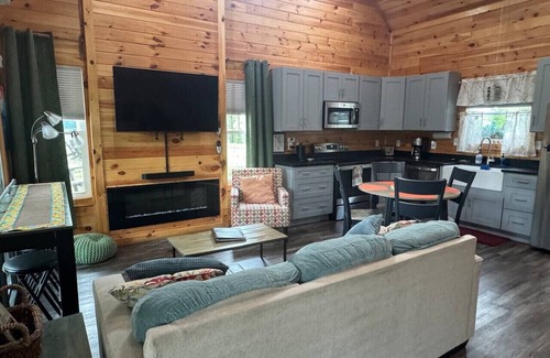 Rogers Apartment | Hemlocks Over Muir in Rogers KY - Hot Tub & WiFi