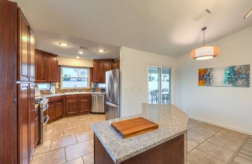 Highland Hills House | Henderson Pool Oasis w/Jacuzzi!