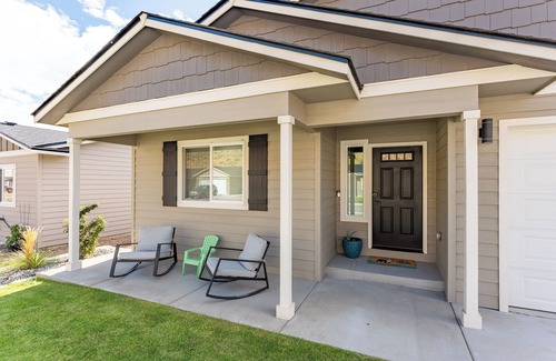 Monitor House | Hendrix Hideaway on Rock Island Golf Course!