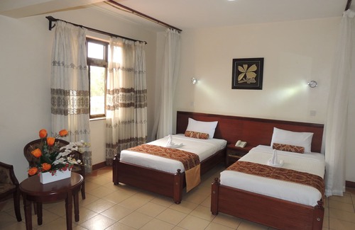 Ngara West Hotel | Hennessis Hotel