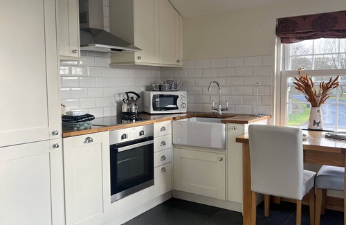 Torver Apartment | Herdwick Cottage with Hot Tub - Sleeps 2