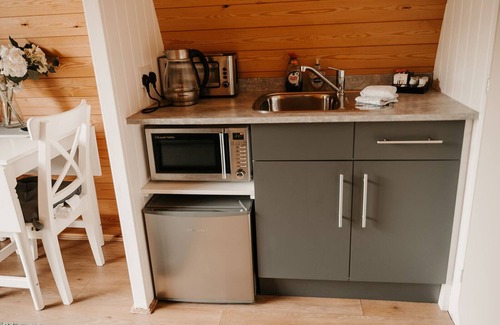 Torver Apartment | Herdwick Cottage with Hot Tub - Sleeps 2