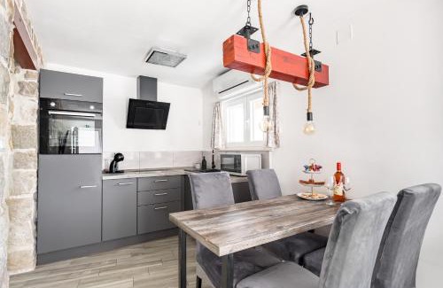 Kastel Sucurac Apartment | Heritage apartman Geza in centar with private parking
