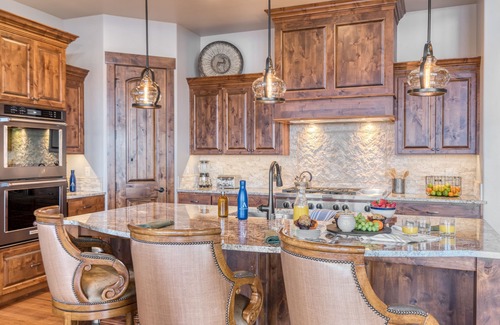 Powell Butte House | Heritage by AvantStay | Luxe Oregon Retreat + Deck
