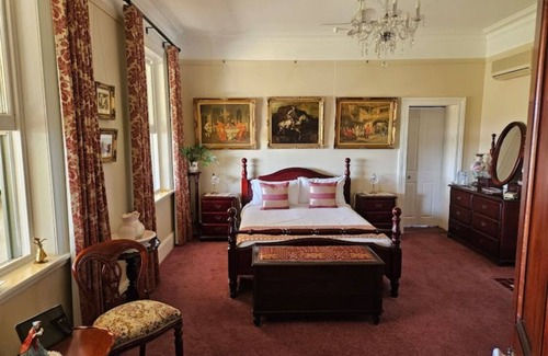 Leconfield Bed & Breakfast | Heritage country homestead hotels, close to wineries, concerts & restaurants