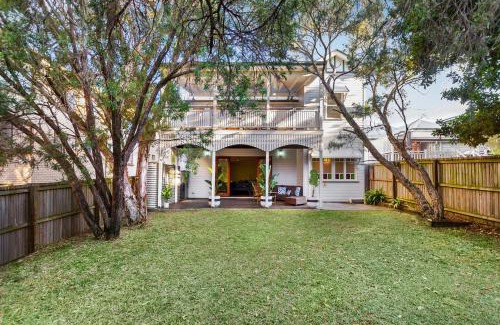 Woolloongabba House | Heritage Queenslander Gem - Families & Groups - Minutes to CBD & South Brisbane