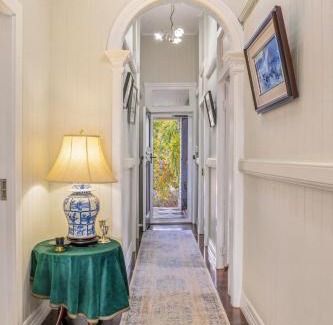 Woolloongabba House | Heritage Queenslander Gem - Families & Groups - Minutes to CBD & South Brisbane