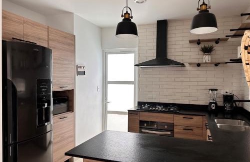 Cerritos House | Hermosa casa con alberca privada en Almarena