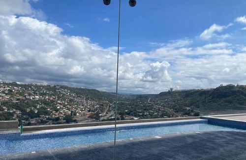 Queretaro Apartment | Hermoso departamento céntrico condominio alberca
