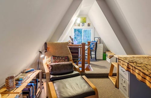 Langley Cottage | Heron Rook Cottage - Art Filled Retreat
