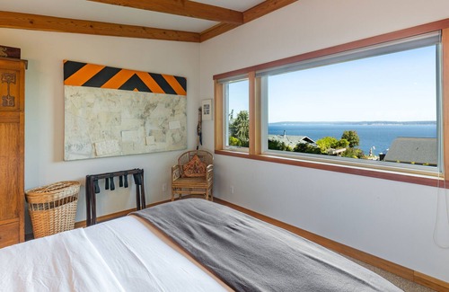 Langley Cottage | Heron Rook Cottage - Art Filled Retreat