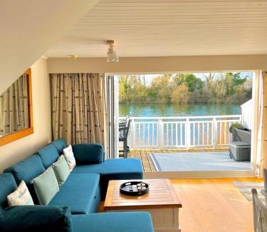 South Cerney House | Herons Hideout