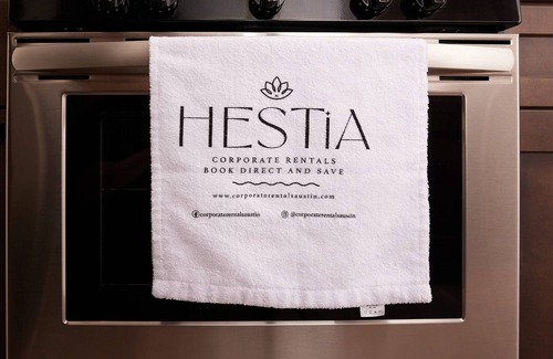 McNeil Hotel | Hestia: Modern Duplex near Apple & The Domain