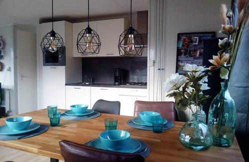 Petten House | "Het Dobbertje" charming wooden house by the sea, with free wifi