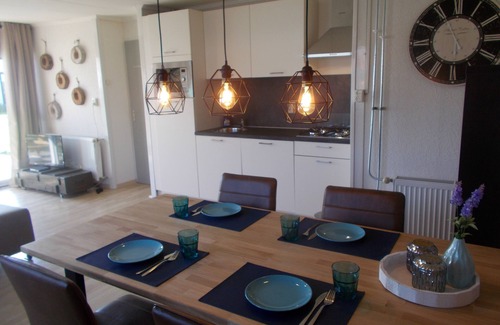 Petten House | "Het Dobbertje" charming wooden house by the sea, with free wifi
