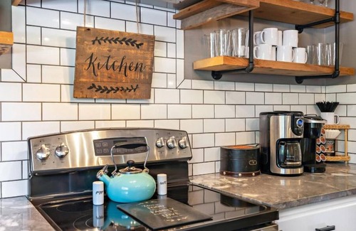 North Waco House | HGTV’s “LITTLE HOUSE” w/huge deck, fire table, grill