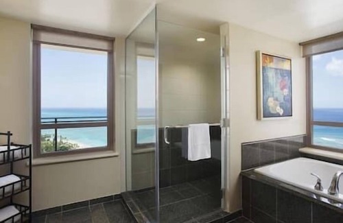 Waikiki Resort | HGVC Waikikian, Beachfront Resort, Pool, Hot Tub