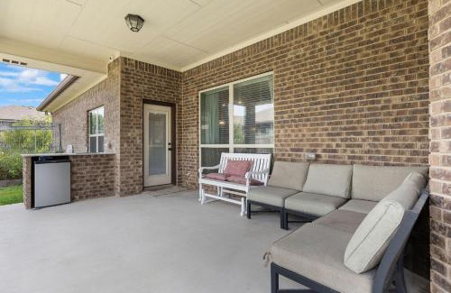 Killeen House | HH 7BD Home Family Group Friendly Parking for 9 - Professionally Managed By Stay Albatross